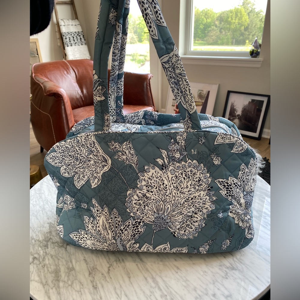 VERA BRADLEY, BRAND NEW, Tiger Lily Blue Oar, gorgeous, this season